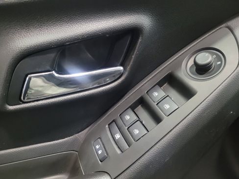 Used 2016 Chevrolet Trax LS FWD image 27