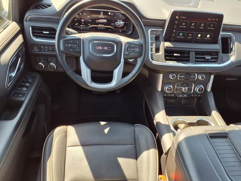 Used 2023 GMC Yukon XL SLT w/ SLT Premium Package image 3