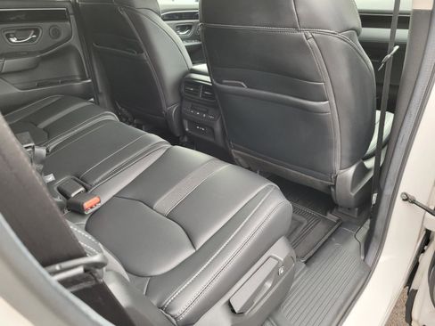 Used 2024 Honda Pilot Touring image 18