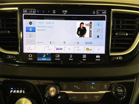 Used 2025 Chrysler Pacifica Select FWD image 27
