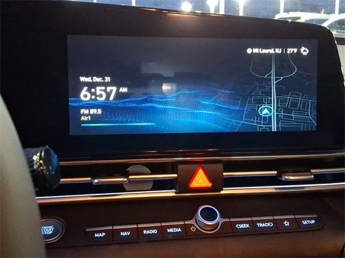 Used 2024 Hyundai Elantra Limited image 22