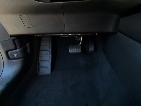 Used 2022 Ford Escape SE w/ SE Sport Appearance Package image 26