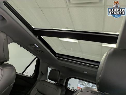 Used 2023 Ford Explorer Limited w/ Limited Technology Package AWD/4WD image 23