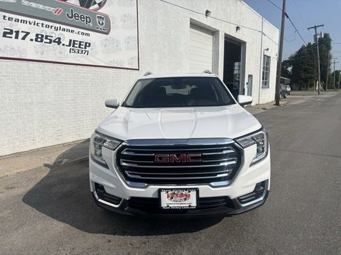 Used 2022 GMC Terrain SLT image 2