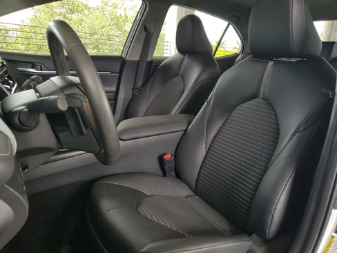 Used 2024 Toyota Camry SE FWD image 18