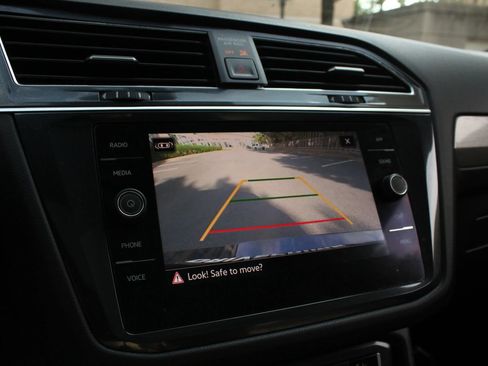 Used 2021 Volkswagen Tiguan SE R-Line AWD/4WD image 36