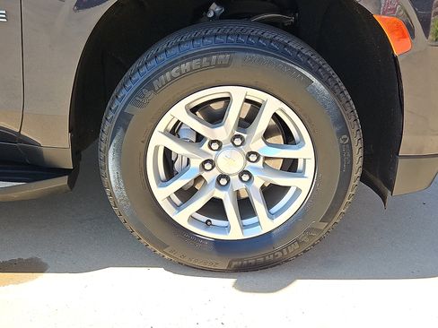 Used 2024 Chevrolet Tahoe LT RWD image 5