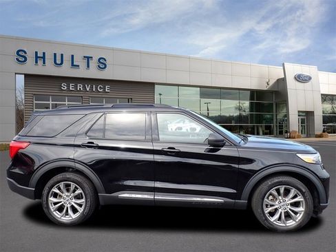 Certified 2022 Ford Explorer XLT w/ Equipment Group 202A image 4