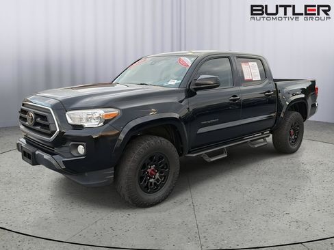 Certified 2021 Toyota Tacoma SR5 RWD image 1