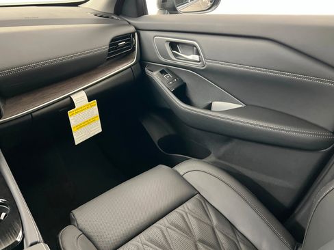 New 2026 Nissan Rogue Platinum image 10