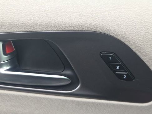 Used 2023 Chrysler Pacifica Touring-L image 26