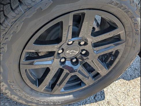 New 2025 Chevrolet Colorado Trail Boss w/ Off-Road Front Bumper Package image 21