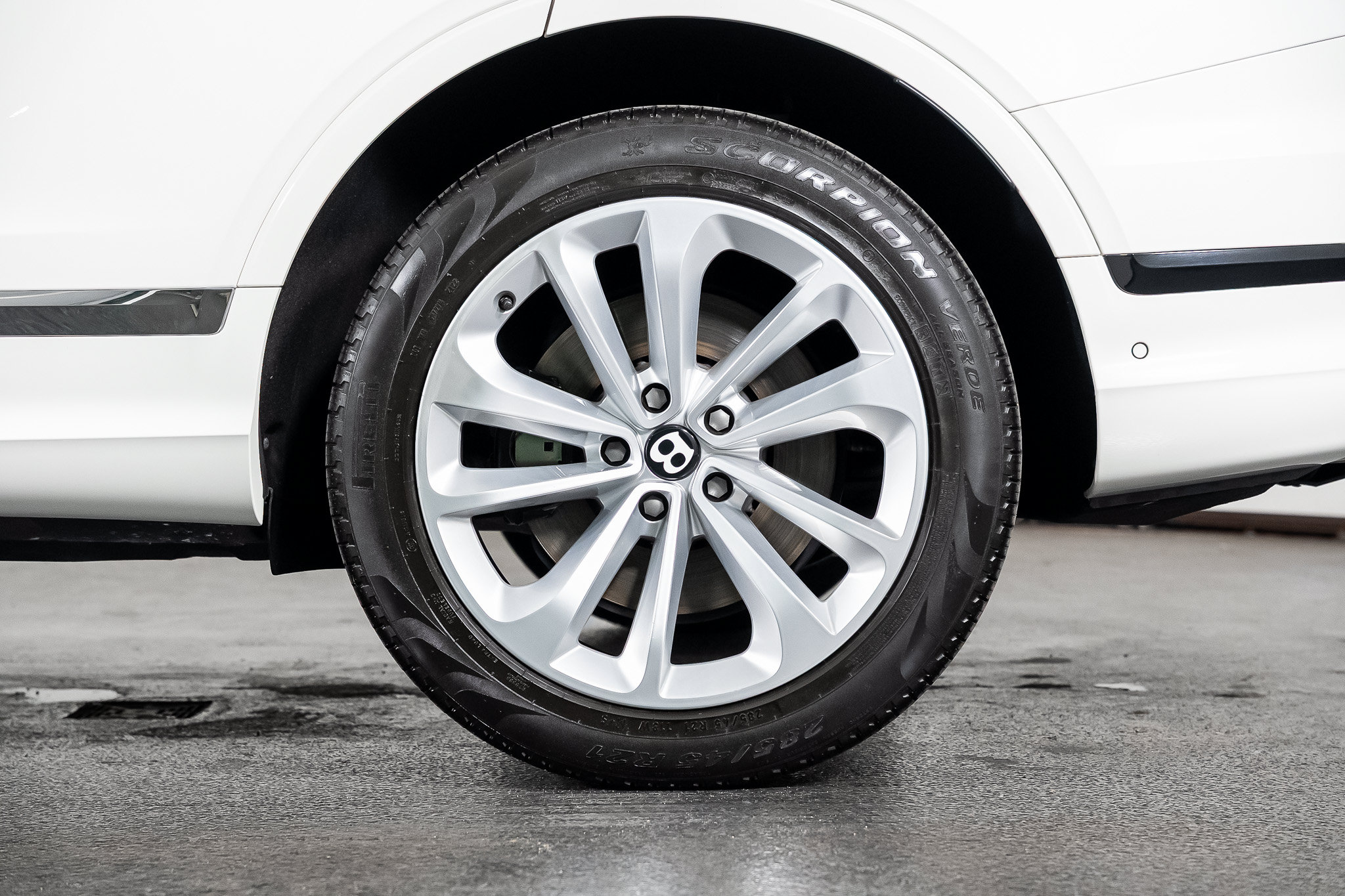 Used 2022 Bentley Bentayga AWD/4WD image 19