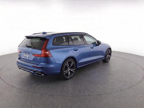 Used 2021 Volvo V60 T6 R-Design w/ Advanced Package FWD image 4