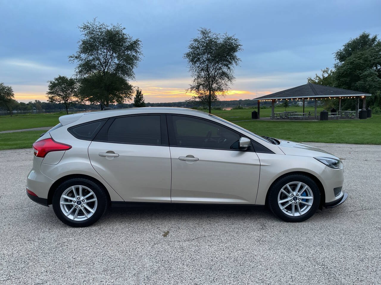 Used 2018 Ford Focus SE w/ Cold Weather Package FWD image 3