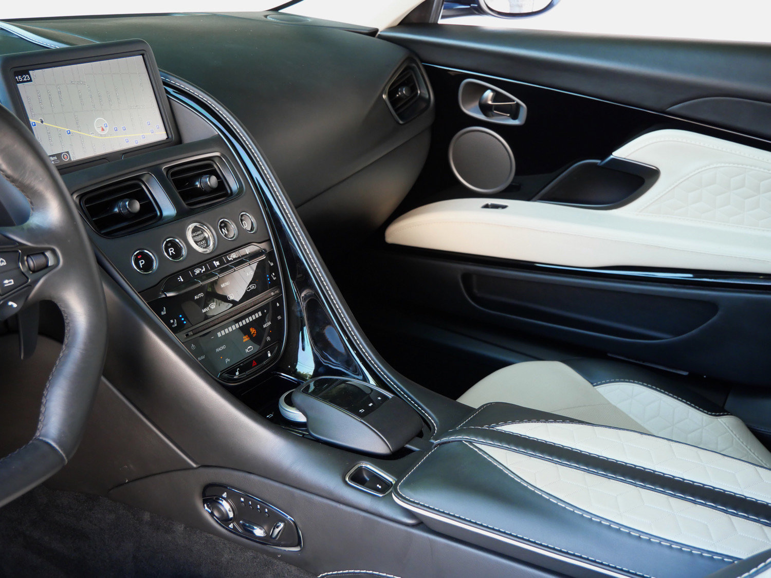 Used 2021 Aston Martin DBS Superleggera RWD image 10