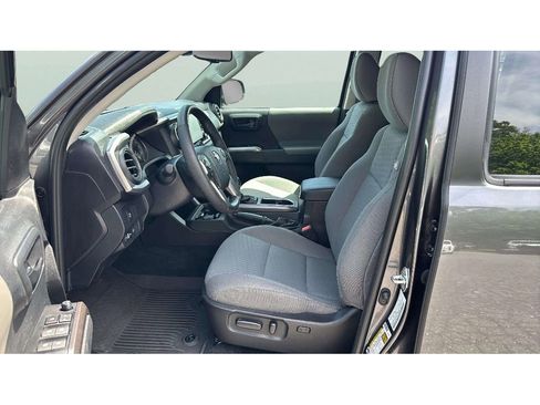 Used 2023 Toyota Tacoma SR5 AWD/4WD image 10