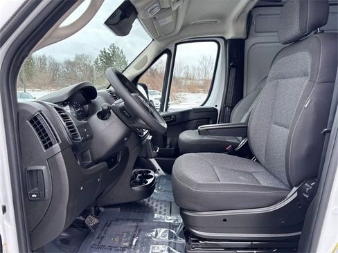 Used 2025 RAM ProMaster 2500 w/ Convenience Group image 10