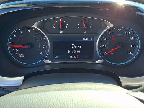 Used 2020 Chevrolet Traverse LT image 21