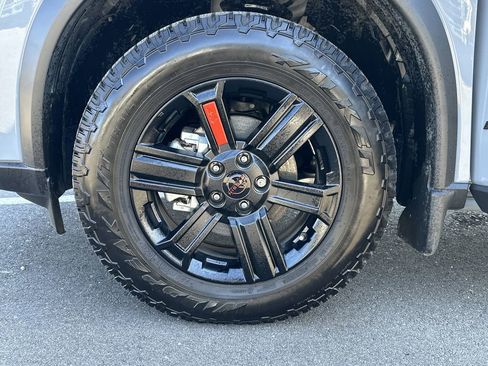 Used 2025 Nissan Rogue SV image 15