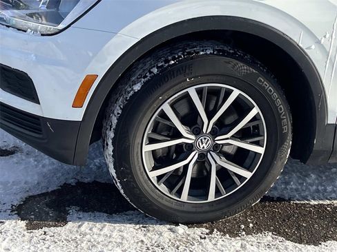 Used 2018 Volkswagen Tiguan SE w/ Panoramic Sunroof Package image 26