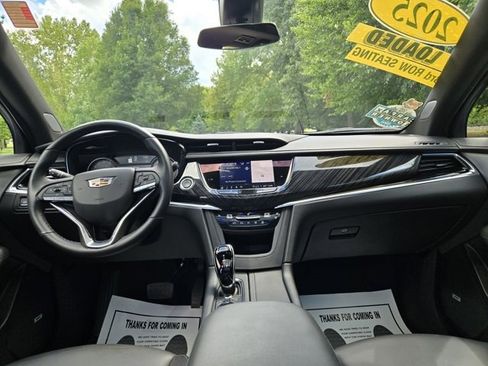 Used 2025 Cadillac XT6 Premium Luxury image 17