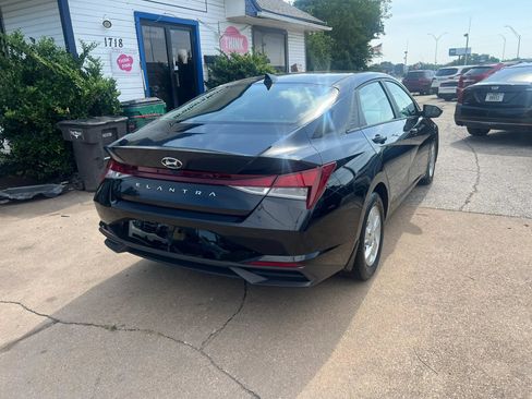Used 2023 Hyundai Elantra SE FWD image 5