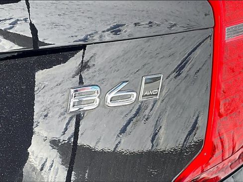 Certified 2024 Volvo XC90 B6 Ultimate w/ Protection Package Premier image 9