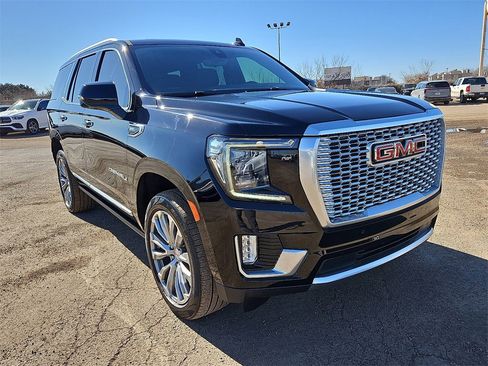 Used 2021 GMC Yukon Denali w/ Denali Premium Package image 11