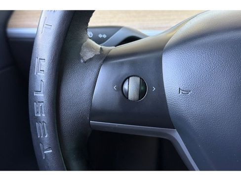 Used 2022 Tesla Model Y Long Range AWD/4WD image 27