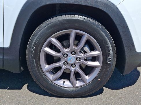 Used 2023 GMC Terrain SLT FWD image 8