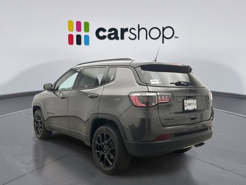 Used 2022 Jeep Compass Latitude w/ Sun and Sound Group AWD/4WD image 3