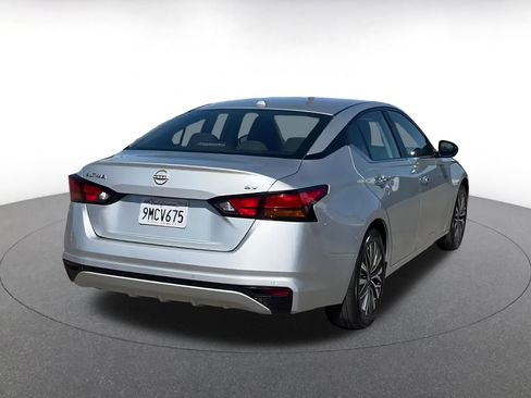 Used 2024 Nissan Altima 2.5 SV image 14
