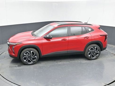 New 2026 Chevrolet Trax RS w/ Sunroof Package FWD image 35