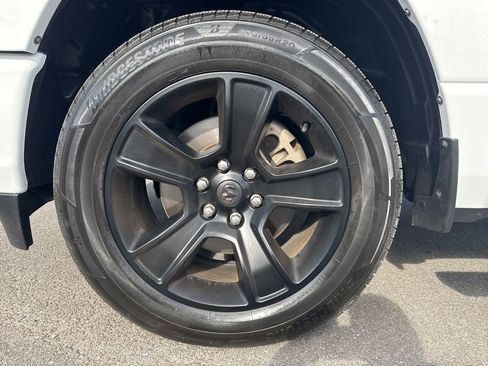 Used 2020 RAM 1500 Big Horn AWD/4WD image 14