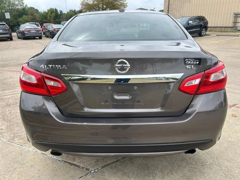 Used 2017 Nissan Altima 2.5 SL w/ 2.5 Technology Package FWD image 6