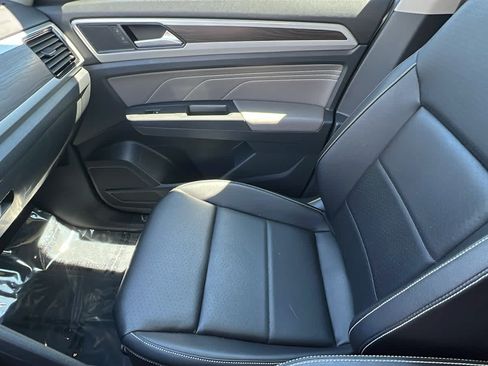 Certified 2023 Volkswagen Atlas SE w/ Panoramic Sunroof Package FWD image 12