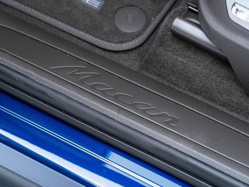 Used 2025 Porsche Macan image 14