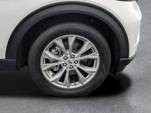 Used 2023 Ford Explorer XLT w/ Equipment Group 202A image 6