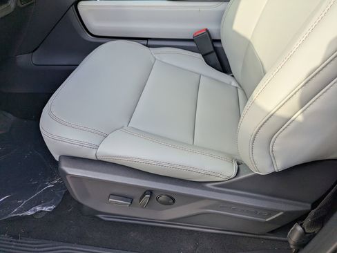 New 2025 Ford Expedition Active image 13