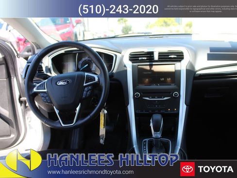 Used 2015 Ford Fusion SE FWD image 17