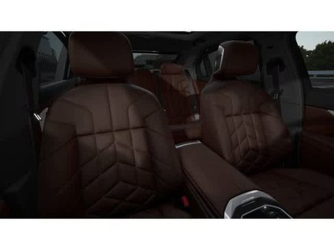 New 2026 BMW 750e xDrive AWD/4WD image 11
