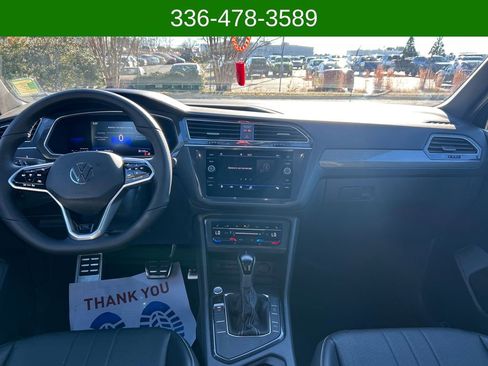 Used 2022 Volkswagen Tiguan SE R-Line image 12
