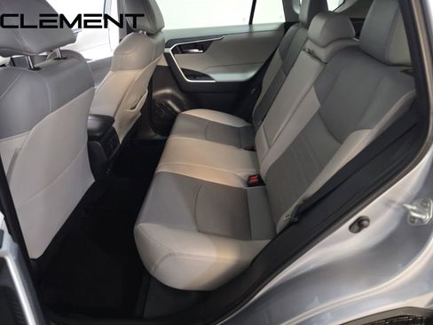 Used 2021 Toyota RAV4 XLE Premium image 34