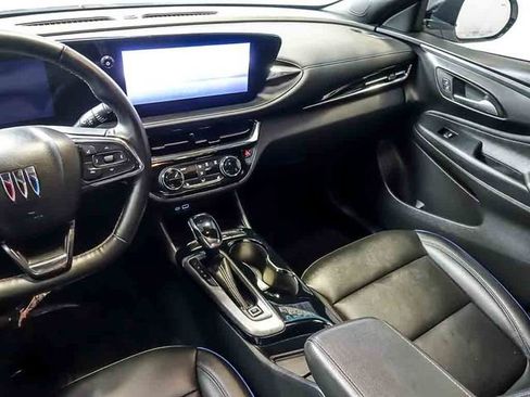 Used 2025 Buick Envista Sport Touring w/ Convenience I Package FWD image 18