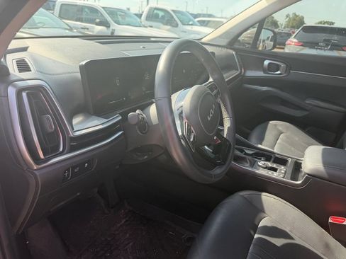Used 2025 Kia Sorento EX w/ Panoramic Sunroof Package FWD image 15