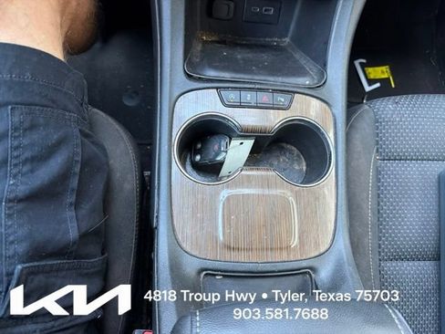 Used 2021 GMC Acadia SLE FWD image 22