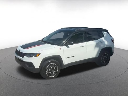Used 2025 Jeep Compass Trailhawk AWD/4WD image 8