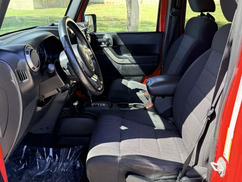 Used 2012 Jeep Wrangler Unlimited Sport image 14