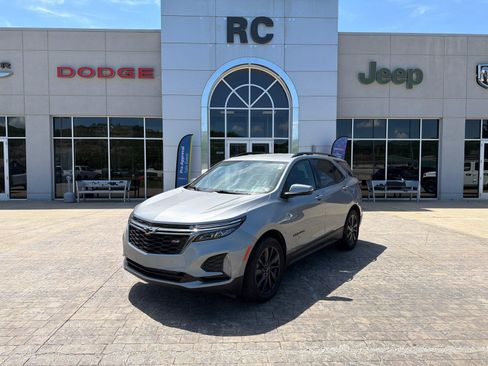 Used 2023 Chevrolet Equinox RS w/ RS Leather Package AWD/4WD image 4